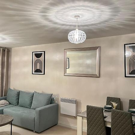 Stylish Luxe Apartment Harlow Exterior foto